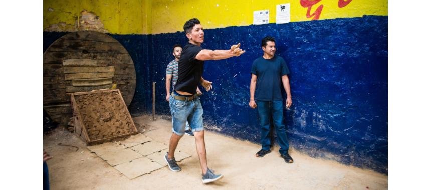 Throwing Tejo