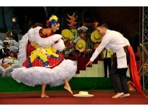 Read more about the article Experience bambuco, a colombian music and dance genre!