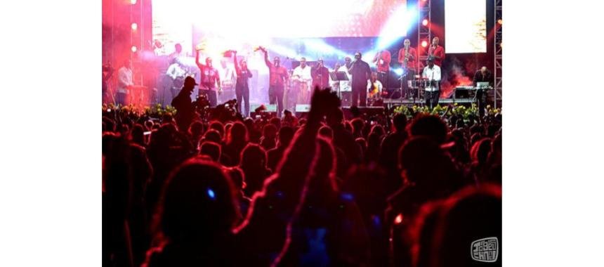 Crowd enjoying a concert in Colombia al Parque