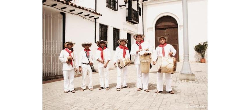 The traditional Colombian Band “Los Gaiteros de San Jacinto” with their traditional drums and the Gaita (Third left to right)