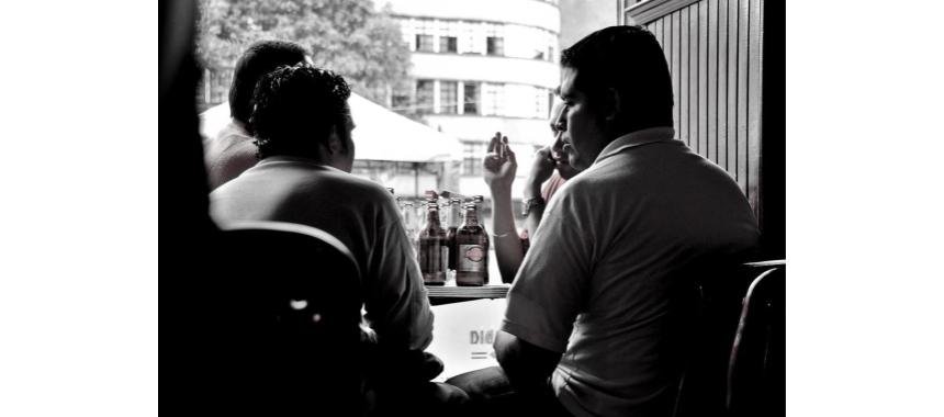 People doing beer tasting