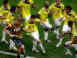 Read more about the article Reinventing Colombian salsa with salsa choke dance style!