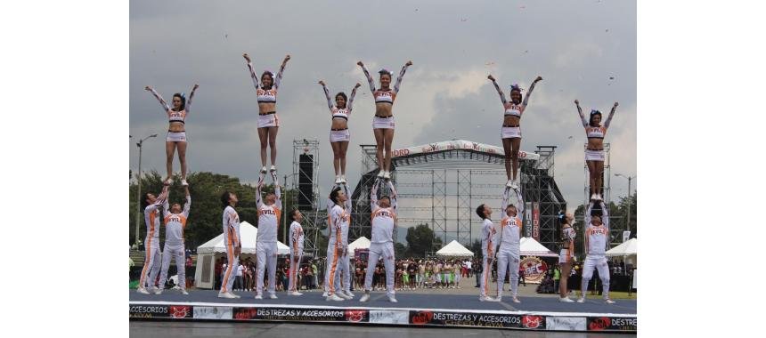 The annual cheerleading competition at the Festival de Verano