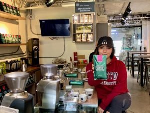 Read more about the article Catación pública: Colombian coffee store made for teaching