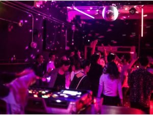Read more about the article Cool places to listen to live electronic music in Bogotá